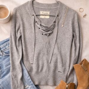 Abercrombie & Fitch Gray Lace-Up V-Neck Knit Sweater Small | Soft Cozy Fitted